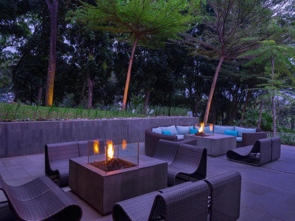 Royal Tulip Gunung Geulis Resort And Golf Bogor Extérieur photo