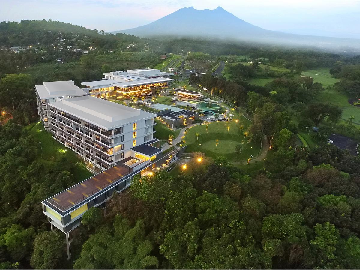 Royal Tulip Gunung Geulis Resort And Golf Bogor Extérieur photo